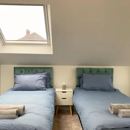 Leedshouse Sleeps9 Privategarden Tv Wifi Tatil Evi