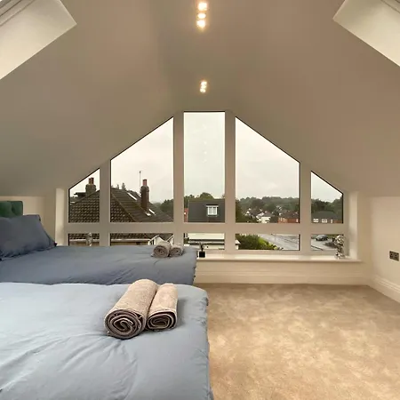 House - Sleeps 9 & Private Garden Semesterbostad Leeds (West Yorkshire)