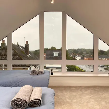 بيت للعطل House - Sleeps 9 & Private Garden