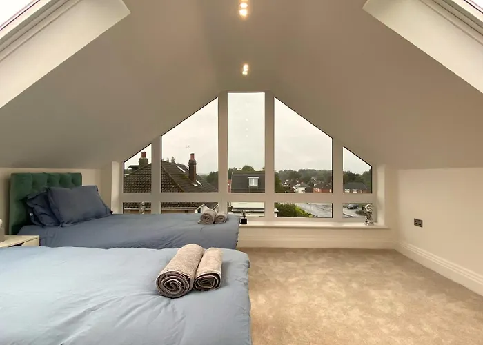 House - Sleeps 9 & Private Garden Holiday home Leeds (West Yorkshire)