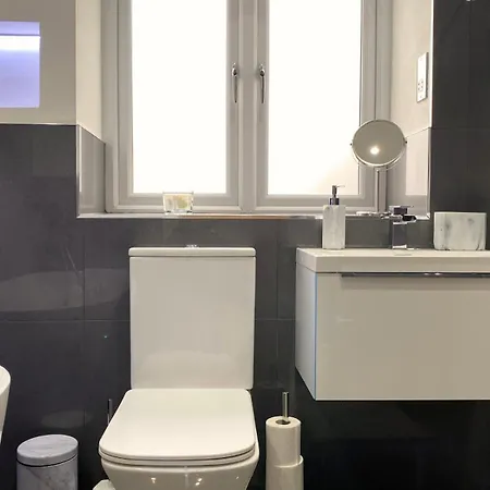House - Sleeps 9 & Private Garden Σπίτι διακοπών